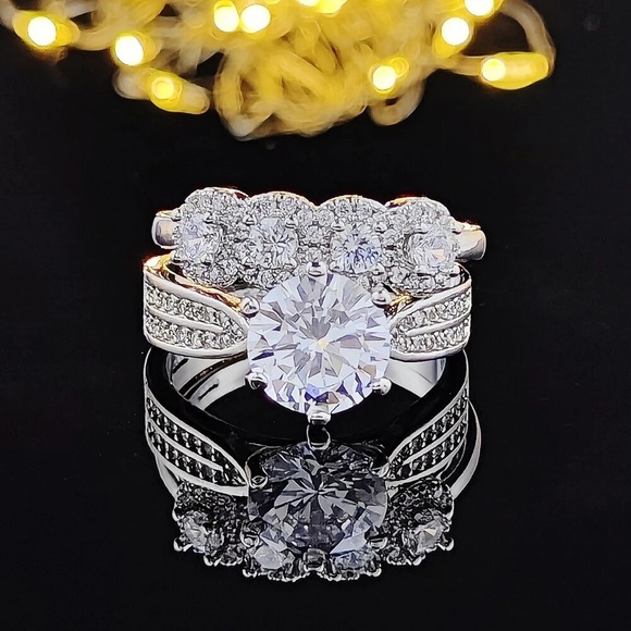 Beautiful Sparkling Diamond Jewelry Set - Picture 4 of 4